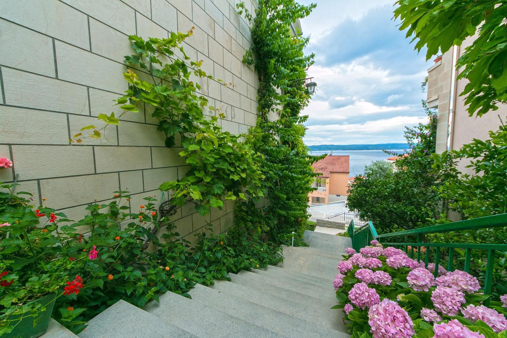 Apartments And Rooms By The Sea Brela, Makarska - 2752 Esterno foto