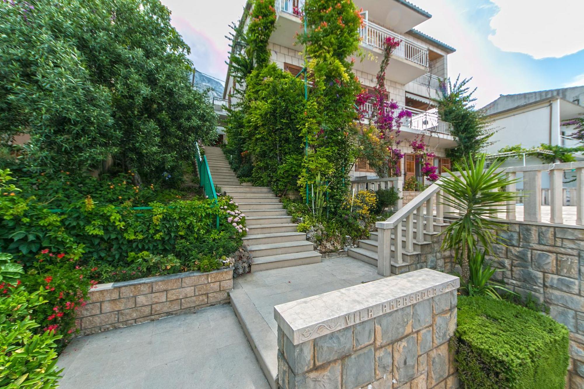 Apartments And Rooms By The Sea Brela, Makarska - 2752 Esterno foto