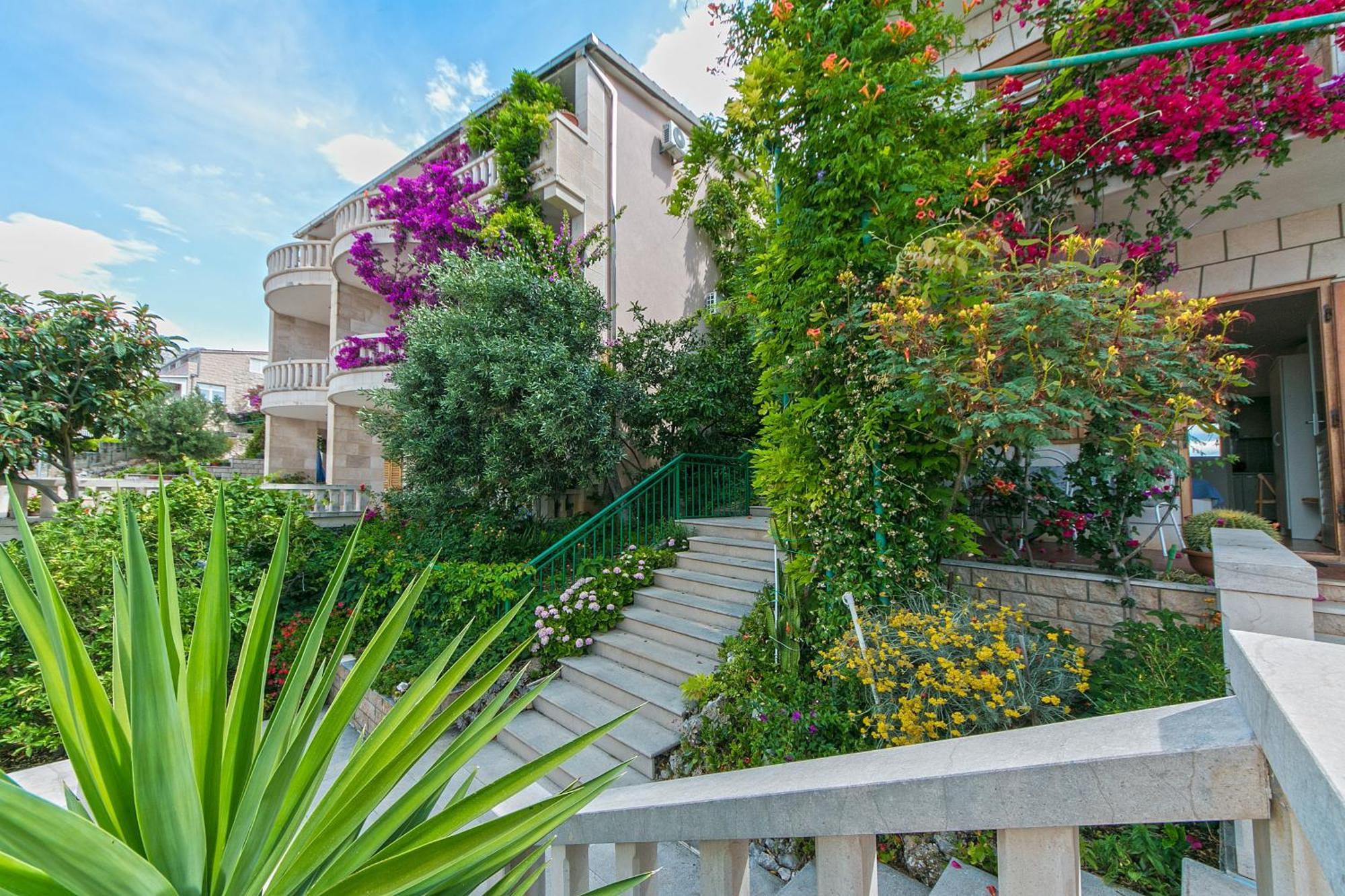Apartments And Rooms By The Sea Brela, Makarska - 2752 Esterno foto