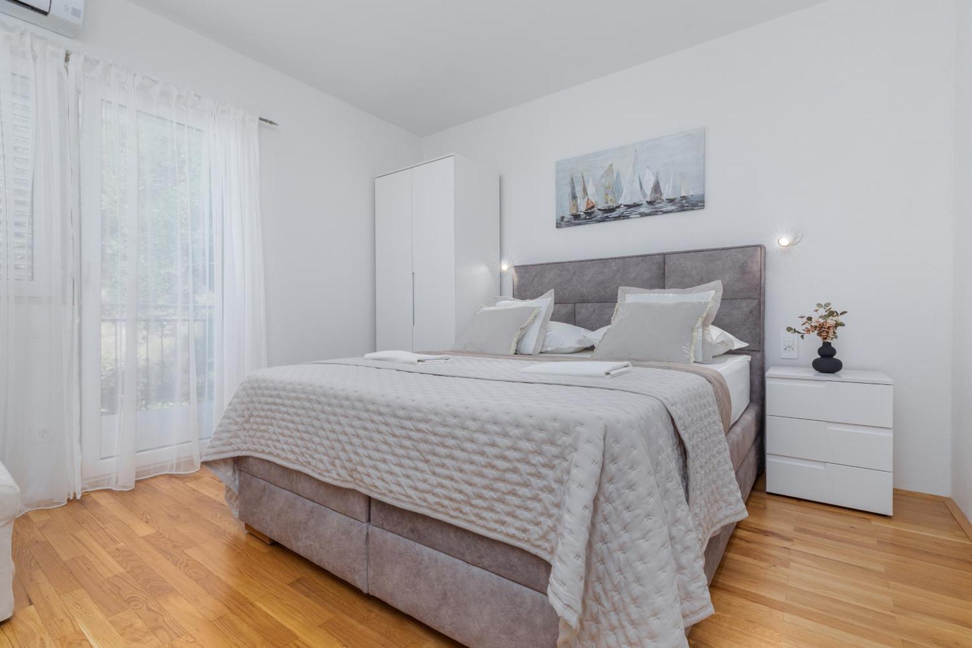 Apartments And Rooms By The Sea Brela, Makarska - 2752 Esterno foto